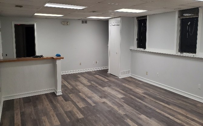 Suite 100 with built-in counter and windows